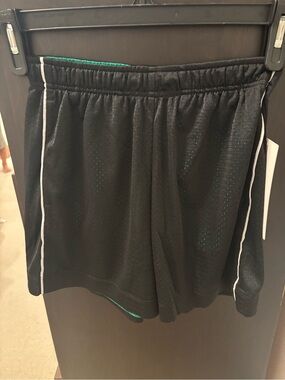 NWT Lululemon Black/ Raceway Green Athletic Mesh Mid Rise 5 inch Shorts Size XS